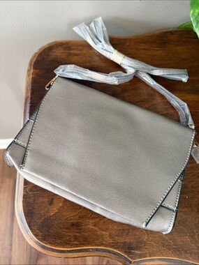 Minimalist Gray Crossbody Bag with Adjustable Strap